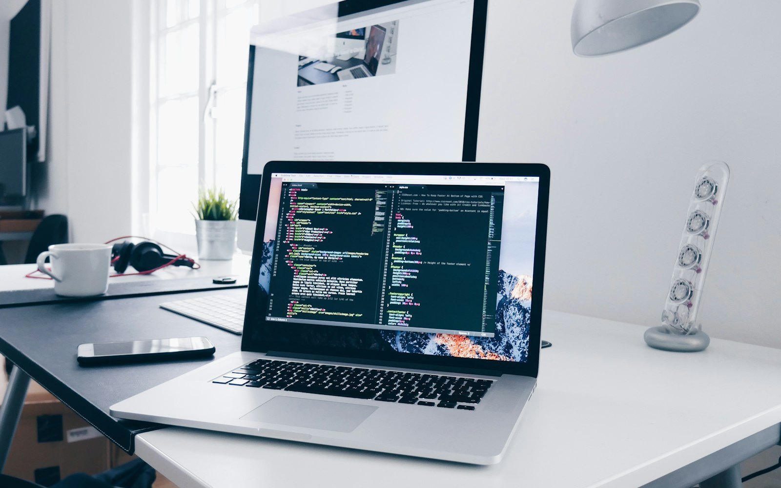 Jimdo Buying Guide: Hamburg Website, Bookings, and Invoices for Solopreneurs