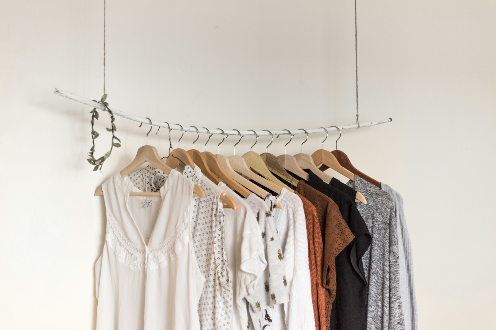 White & Co Buying Guide: The $9 Return Label, the $150 Freight Cliff, and a Linen Top